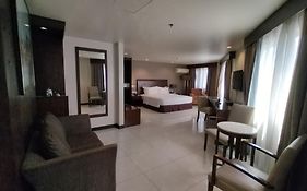 Mandarin Plaza Hotel